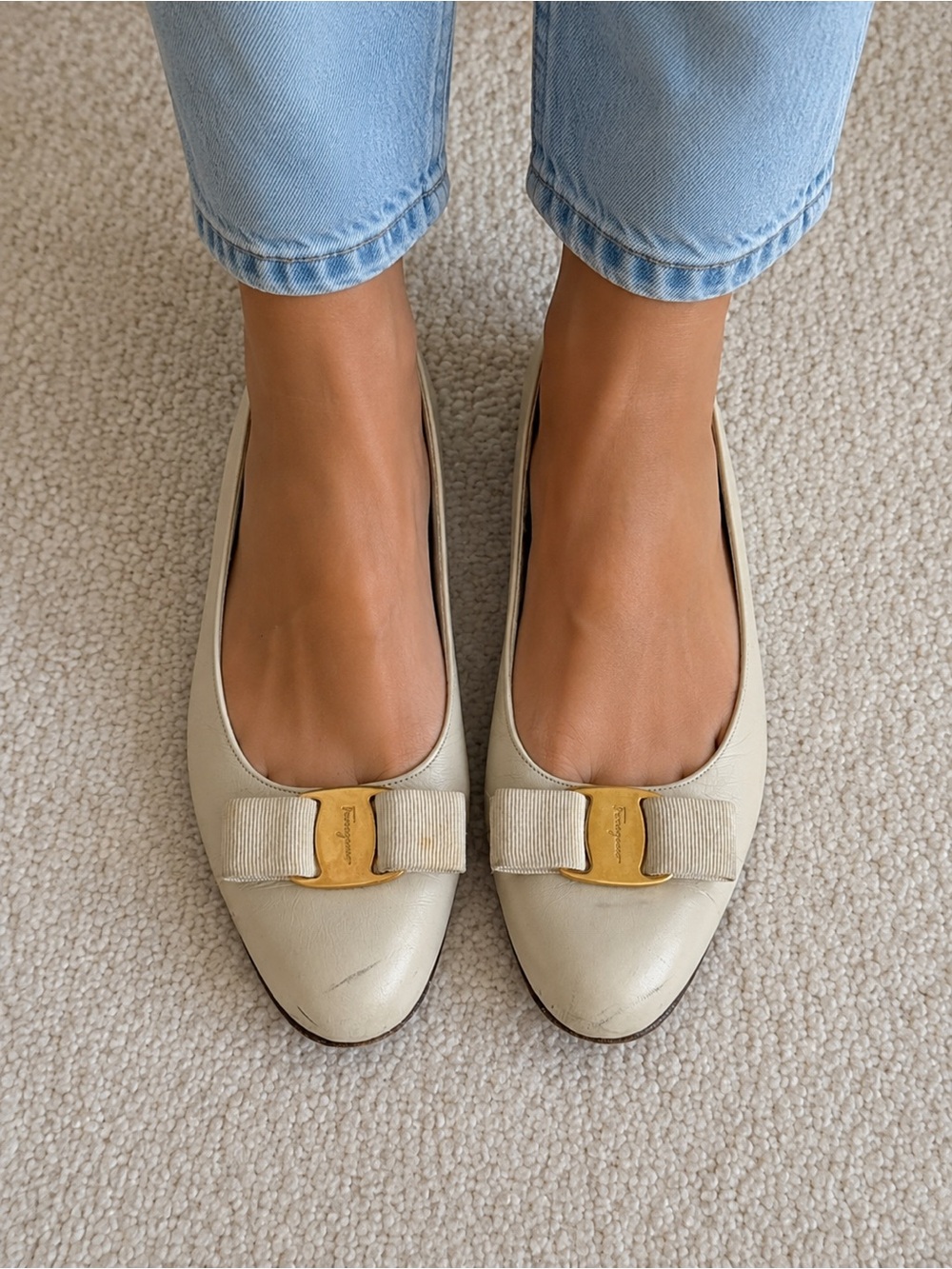 Salvatore Ferragamo Cream Leather Vara Bow Flats with Gold Hardware